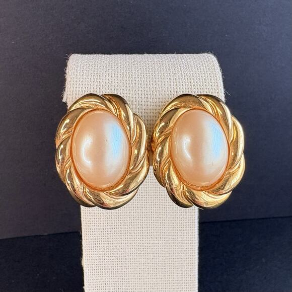 Vintage Ellen Designs Faux Pearl Gold Tone Rope Oval Clip On Earrings Classic 1" - Picture 1 of 7